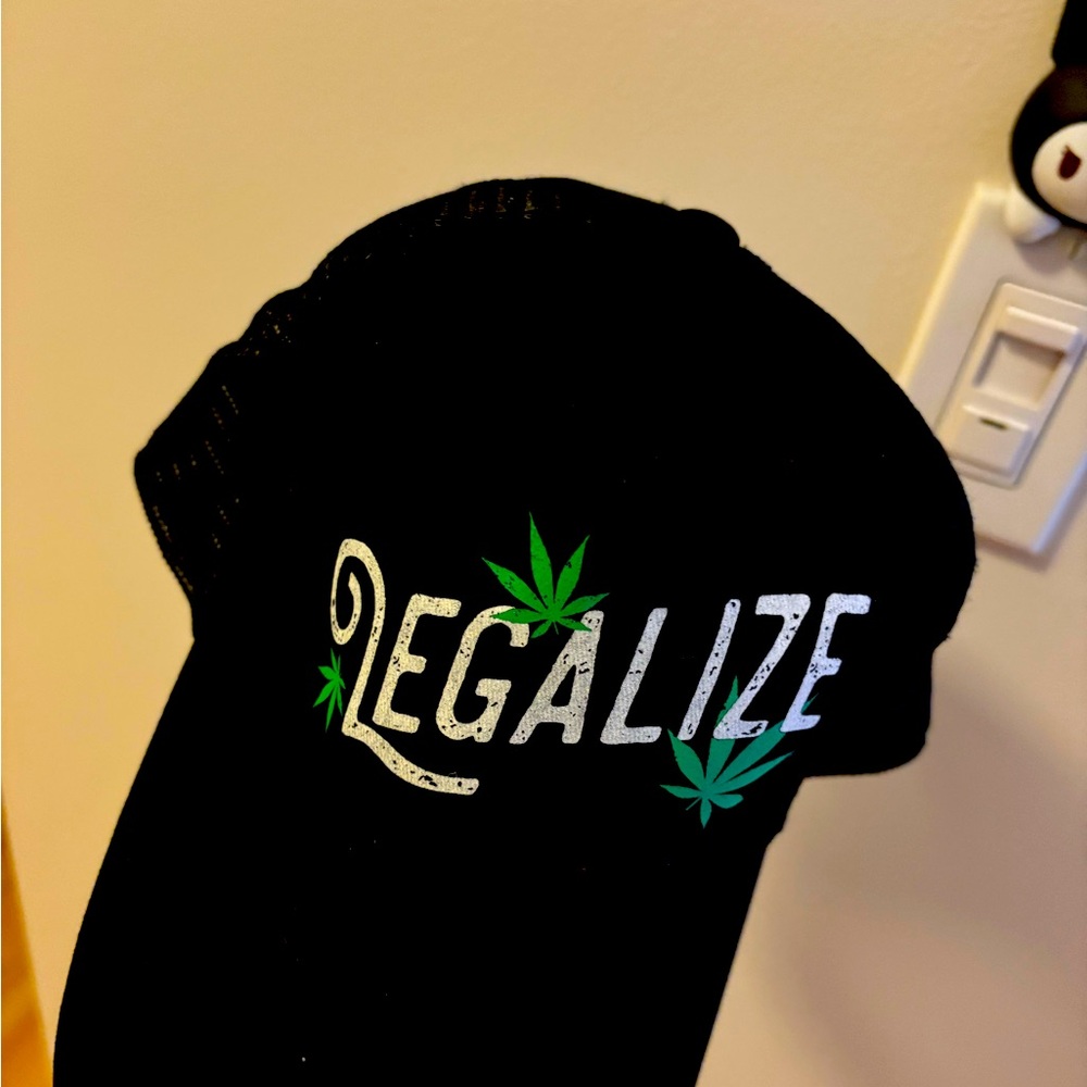 Trippy hat - Picture 2 of 2